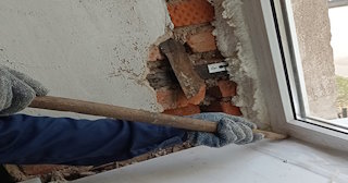 Демонтаж оконных откосов по выгодной цене от 526 руб. в Камне-на-Оби - Сварной-Кно